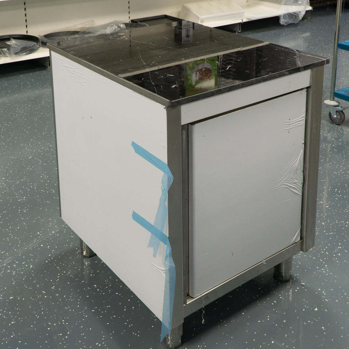 Edelstahl Kassentisch mit Holz Verkleidung Arbeitsschrank 100 cm Marmor Schwarz Gastronics - CPGASTRO