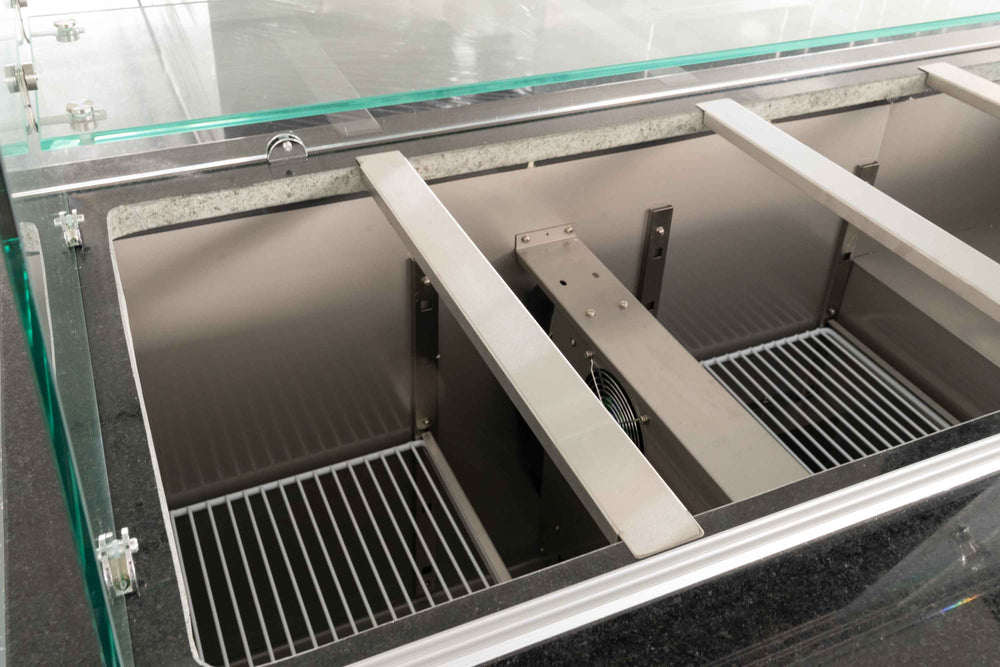 Salattheke mit Aufsatzvitrine 222 cm Schwarz Granit Holzverkleidung B-WARE Gastronics - CPGASTRO