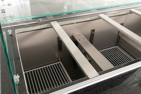 Salattheke mit Aufsatzvitrine 222 cm Schwarz Granit Holzverkleidung B-WARE Gastronics - CPGASTRO